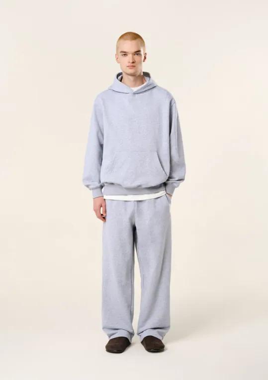 Usine de sweats à capuche personnalisés haut de gamme avec broderies uniques et impressions par sublimation pour les équipes de marques et les événements