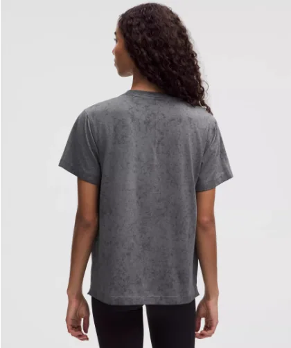 Abbigliamento elasticizzato professionale Completo da ufficio a palestra Maglietta da allenamento versatile 2 in 1 da donna Senza rughe Assorbimento dell'umidità