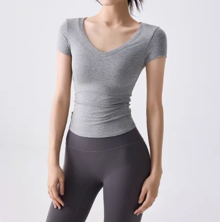 Camiseta de manga corta para mujer de la oficina al gimnasio con rendimiento de secado rápido para una transición sin costuras al entrenamiento