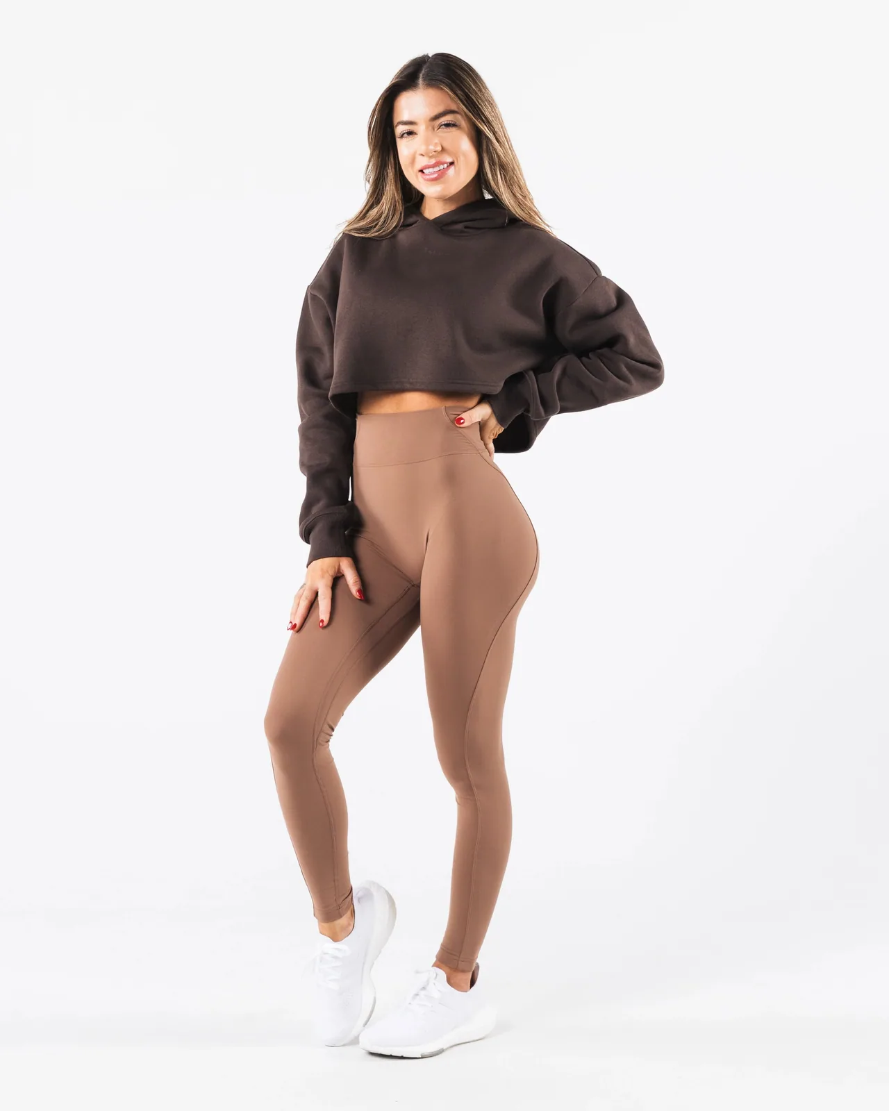 Sudadera con capucha corta y corte relajado de manga larga para mujer