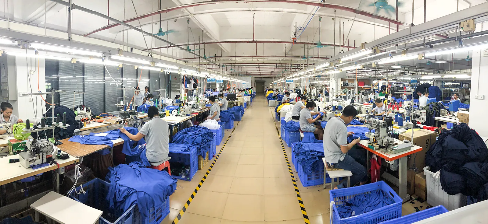 Linee di cucitura all'interno del laboratorio di produzione principale