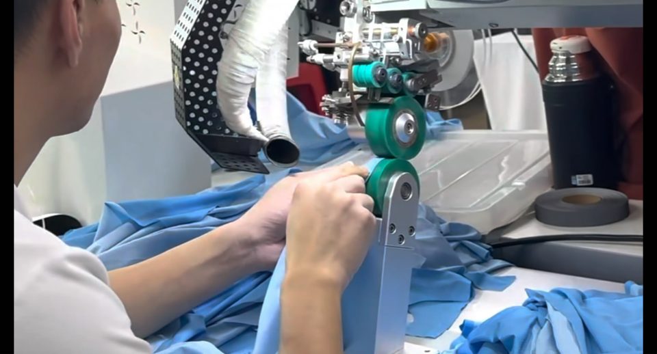 Workshop sull'incollaggio senza soluzione di continuità: video di fabbrica SLSPOLO